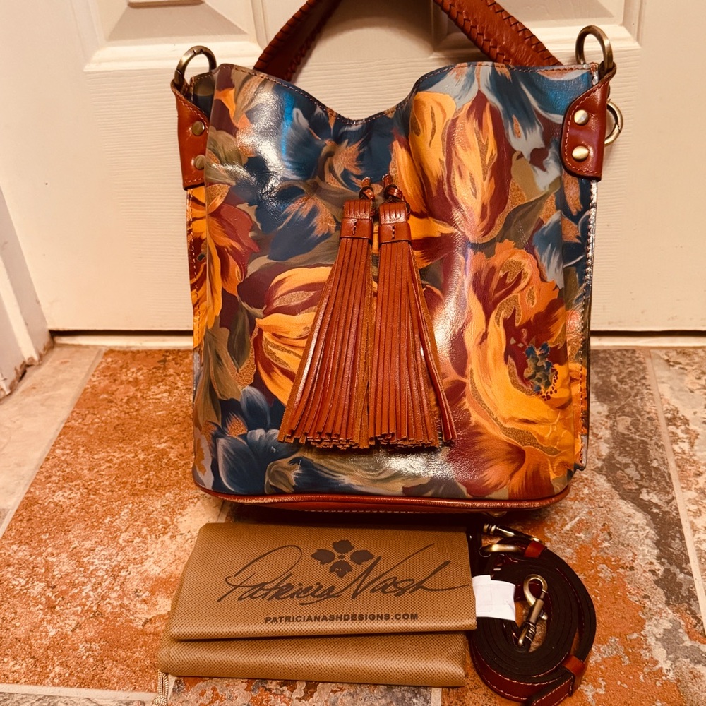 Stunning, Vivid Patricia Nash Otavia Marigold Harvest Print leather Bucket Bag!